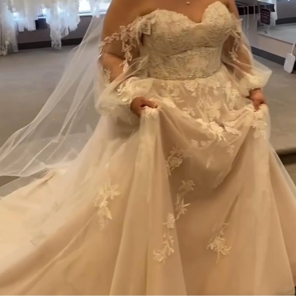 Stella York Cream Sweetheart Sleeveless Wedding Gown